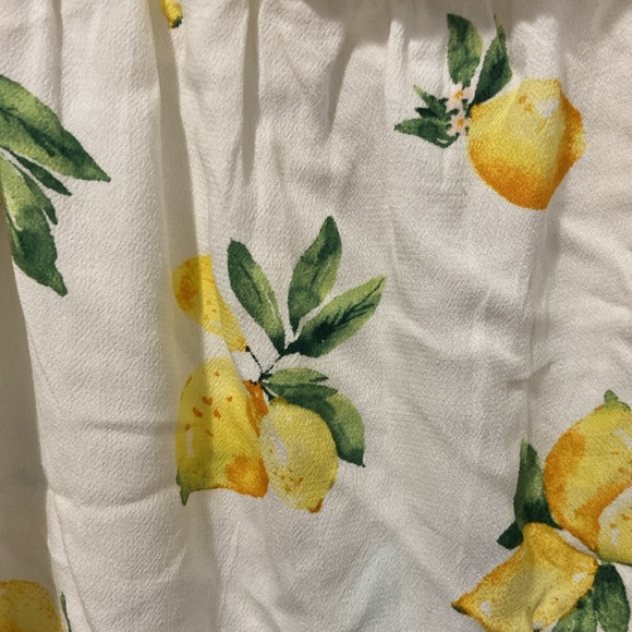 Large off the shoulder top, Large lemon print, never worn. - Picture 2 of 3
